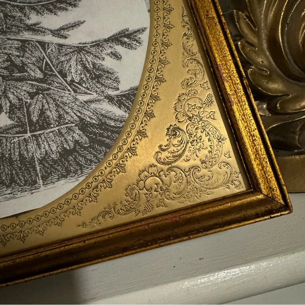 Vintage gold picture frame with brass oval embossed 12”x9.75”